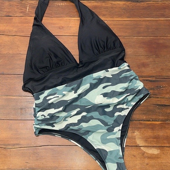 Camo halter swimsuit women’s large - Picture 1 of 7